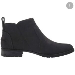 UGG Aureo ll suede waterproof ankle‎ boots size 8